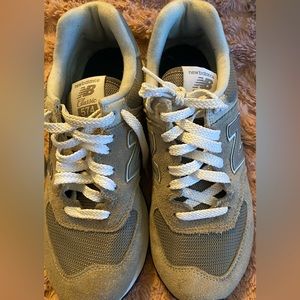FOR SALE! Gray 574 New Balance Size 8.5 in Women’s